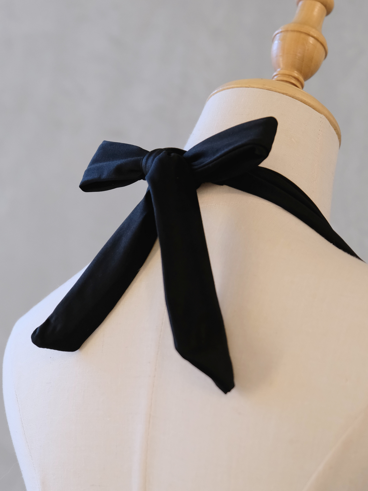Yogini Bow-Tie Top Noir